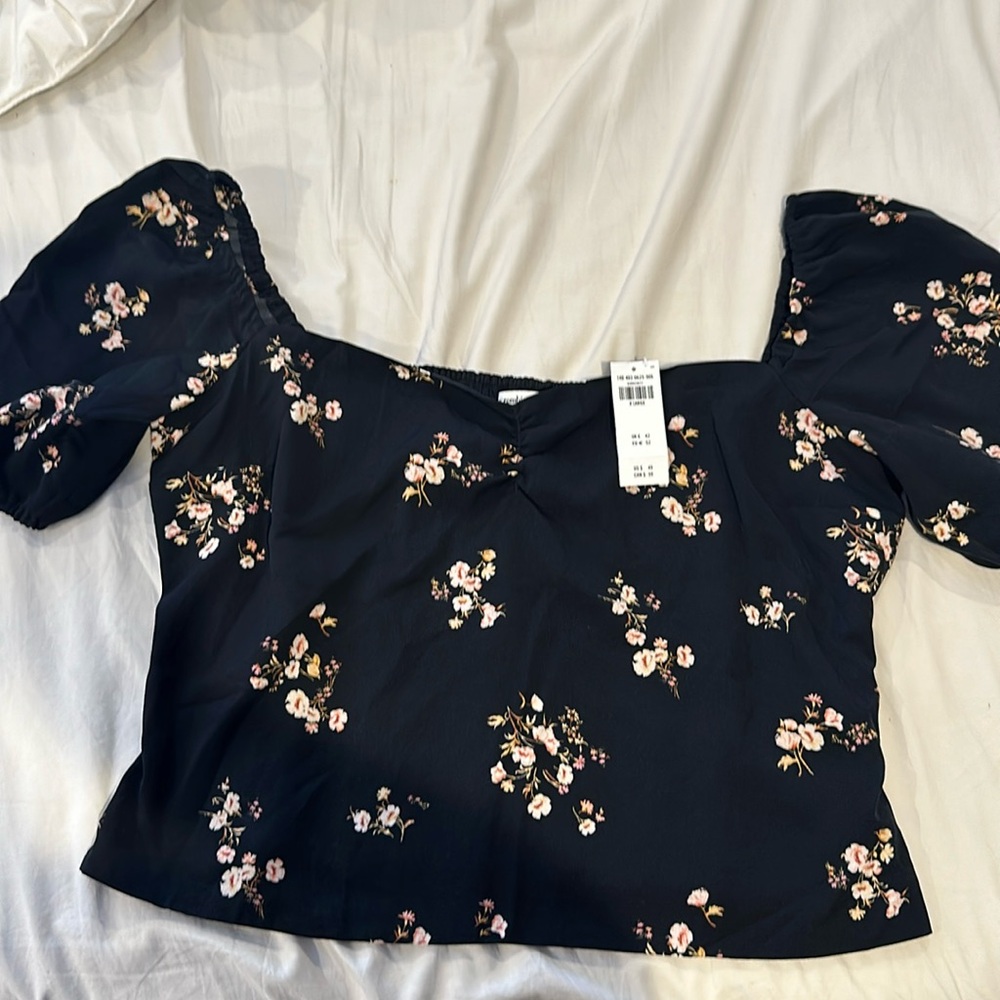 Abercrombie cropped puff sleeve top